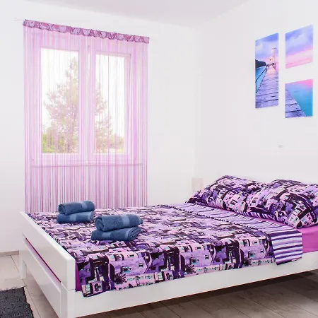Rose Garden Apartment *